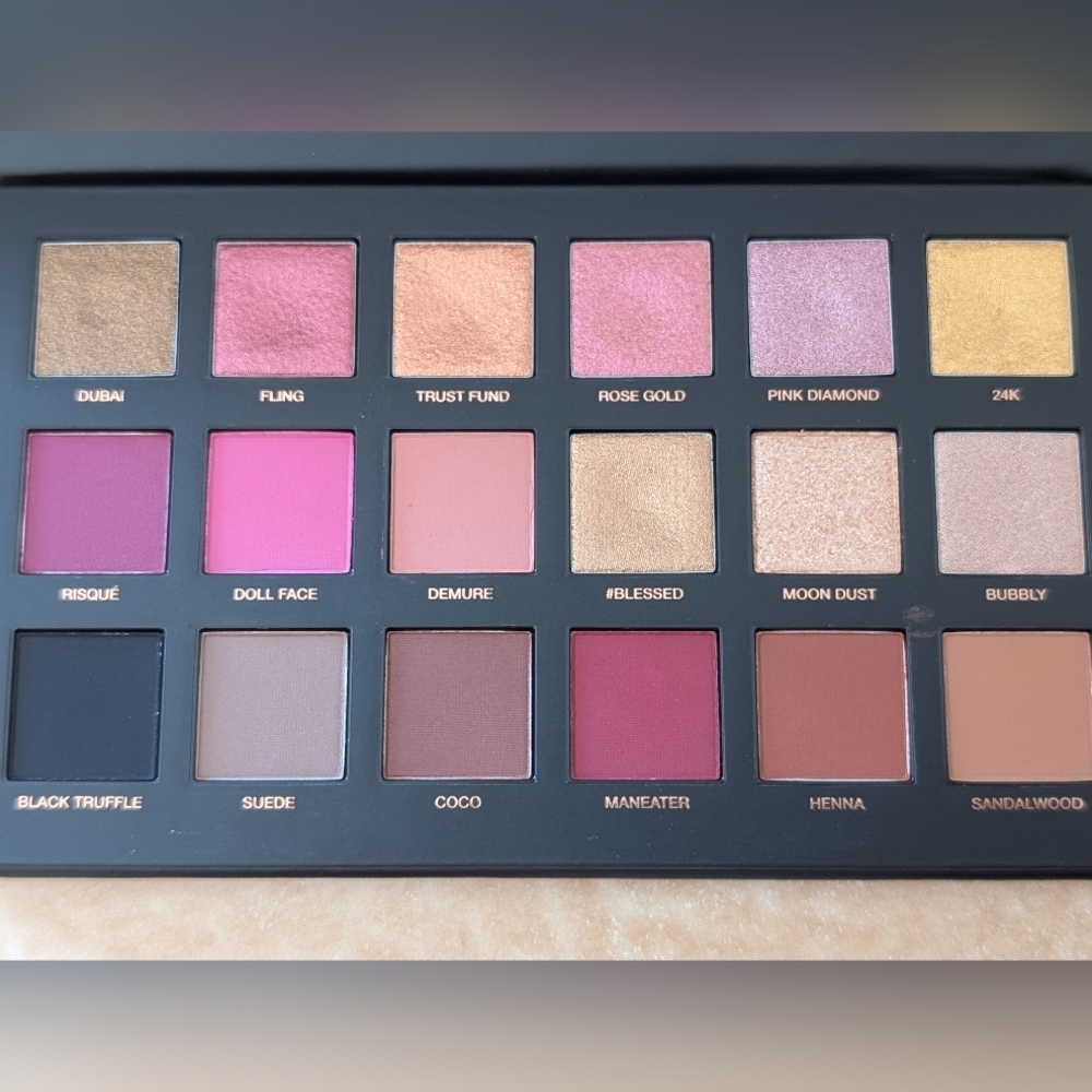 HUDA BEAUTY Rose Gold Palette Remastered - Pink and Gold Hues..New In Box - Picture 4 of 4